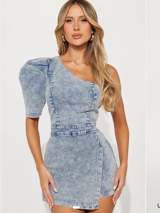 Fashion Nova Dresses & Skirts - Fashion nova quick brunch denim romper